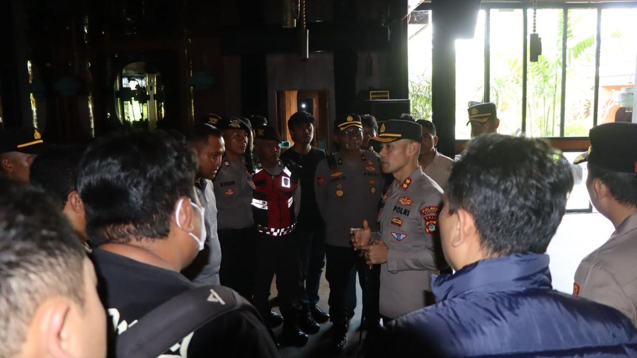 BADUNG, BALINEWS.ID – Keributan antarwarga negara asing (WNA) kembali mencoreng citra pariwisata Bali. Perkelahian terjadi di Restoran dan Bar Jade by Todd Eng…