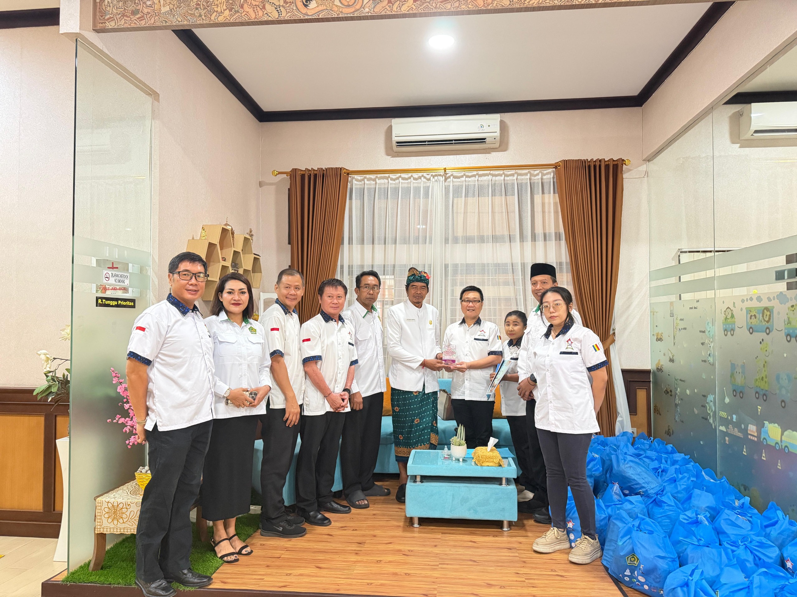 DENPASAR, BALINEWS.ID – Menjelang perayaan Hari Trisuci Waisak 2570 BE Tahun 2026, Persatuan Umat Buddha Indonesia (Permabudhi) Provinsi Bali menggelar berbaga…