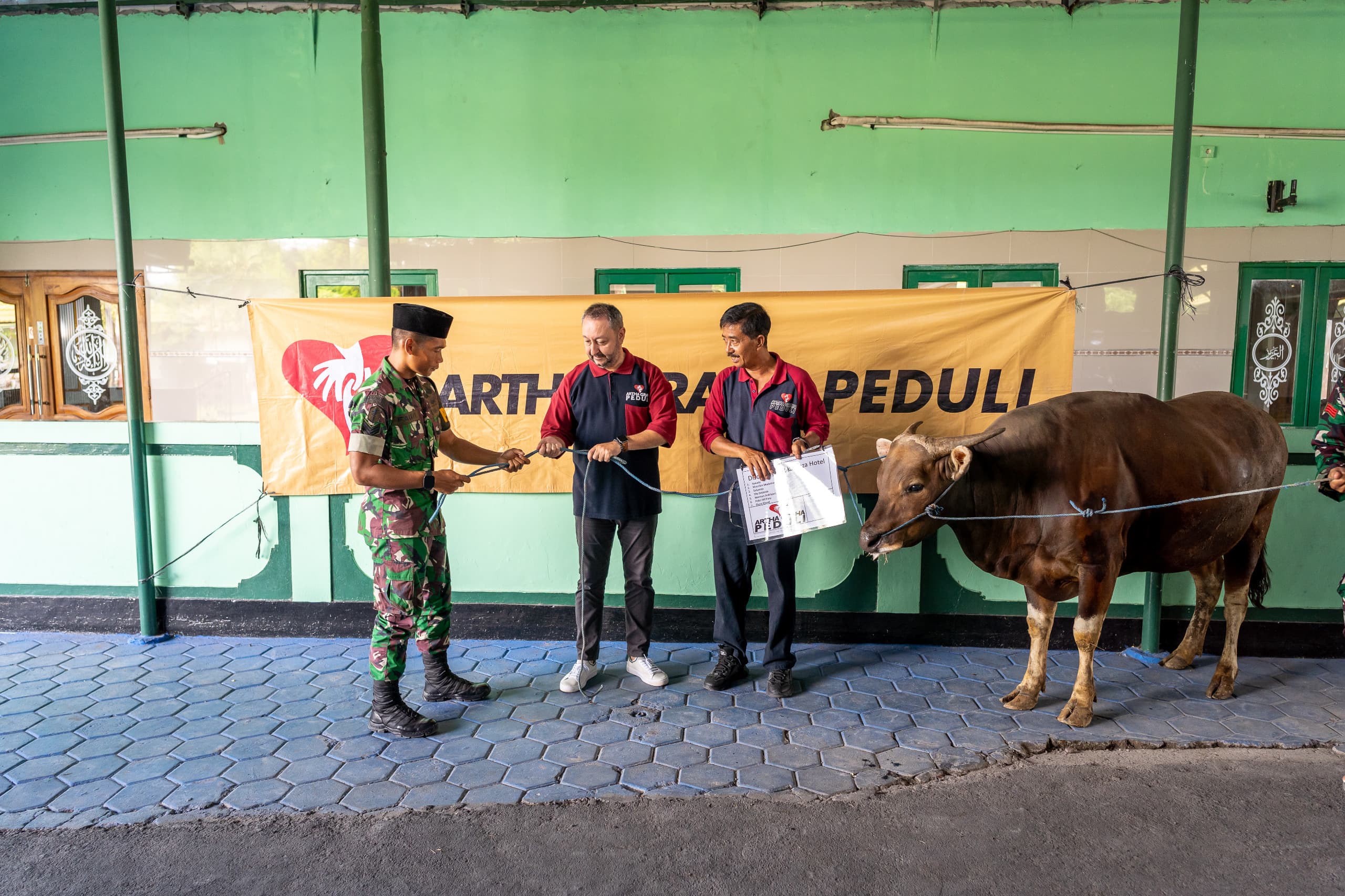 BADUNG, BALINEWS.ID – Dalam rangka memperingati Hari Raya Idul Adha 1447 Hijriah yang jatuh pada 27 Mei 2026, Discovery Kartika Plaza Hotel menyalurkan hewan k…