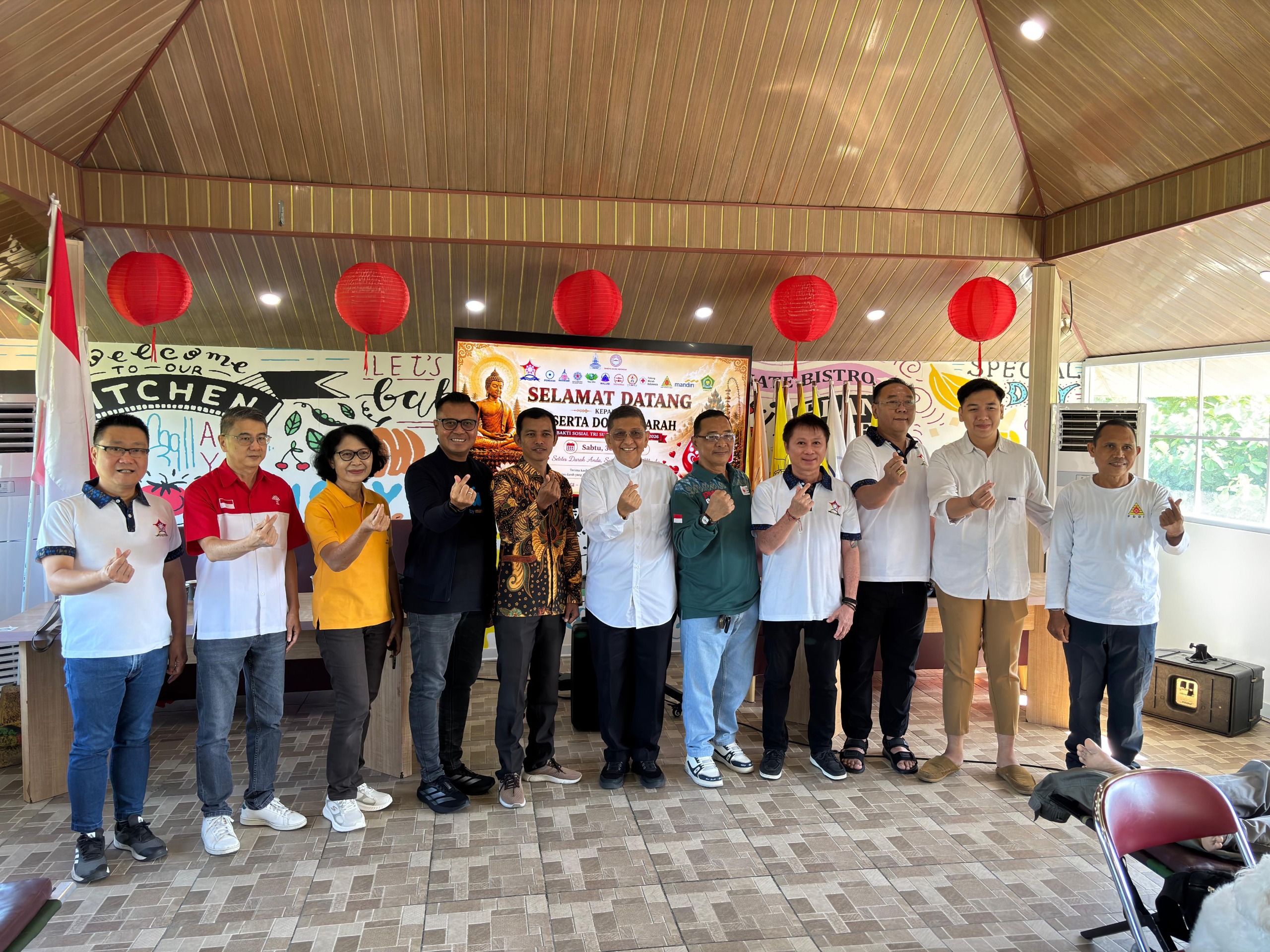 DENPASAR, BALINEWS.ID – Semangat cinta kasih dan kepedulian sosial mewarnai peringatan Hari Raya Trisuci Waisak 2570 BE/2026 di Bali. Persatuan Umat Buddha Ind…