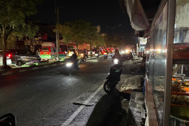 MEDAN, BALINEWS.ID - Memasuki hari kedua, kondisi sistem kelistrikan di Pulau Sumatera belum juga pulih secara normal. Hingga Sabtu malam (23/5/2026), blackout…