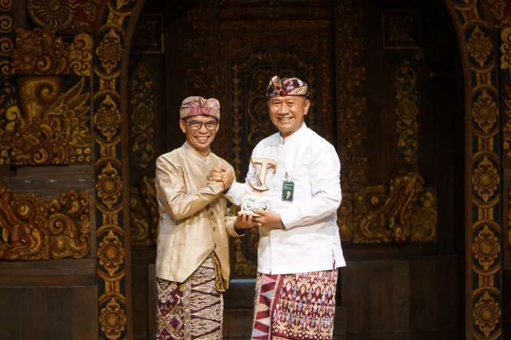 DENPASAR, BALINEWSID – Bank BPD Bali kembali menorehkan prestasi dengan meraih penghargaan Golden Champion dalam ajang Tribun Bali Award 2026. Penghargaan berg…