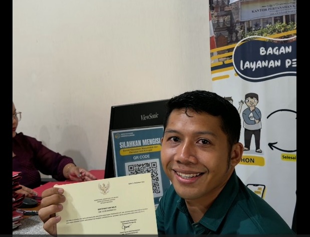 SEMARAPURA, BALINEWS.ID  – Pelayanan pengambilan sertipikat tanah di Kantor Pertanahan Kabupaten Klungkung mendapat apresiasi positif dari masyarakat. Warga me…