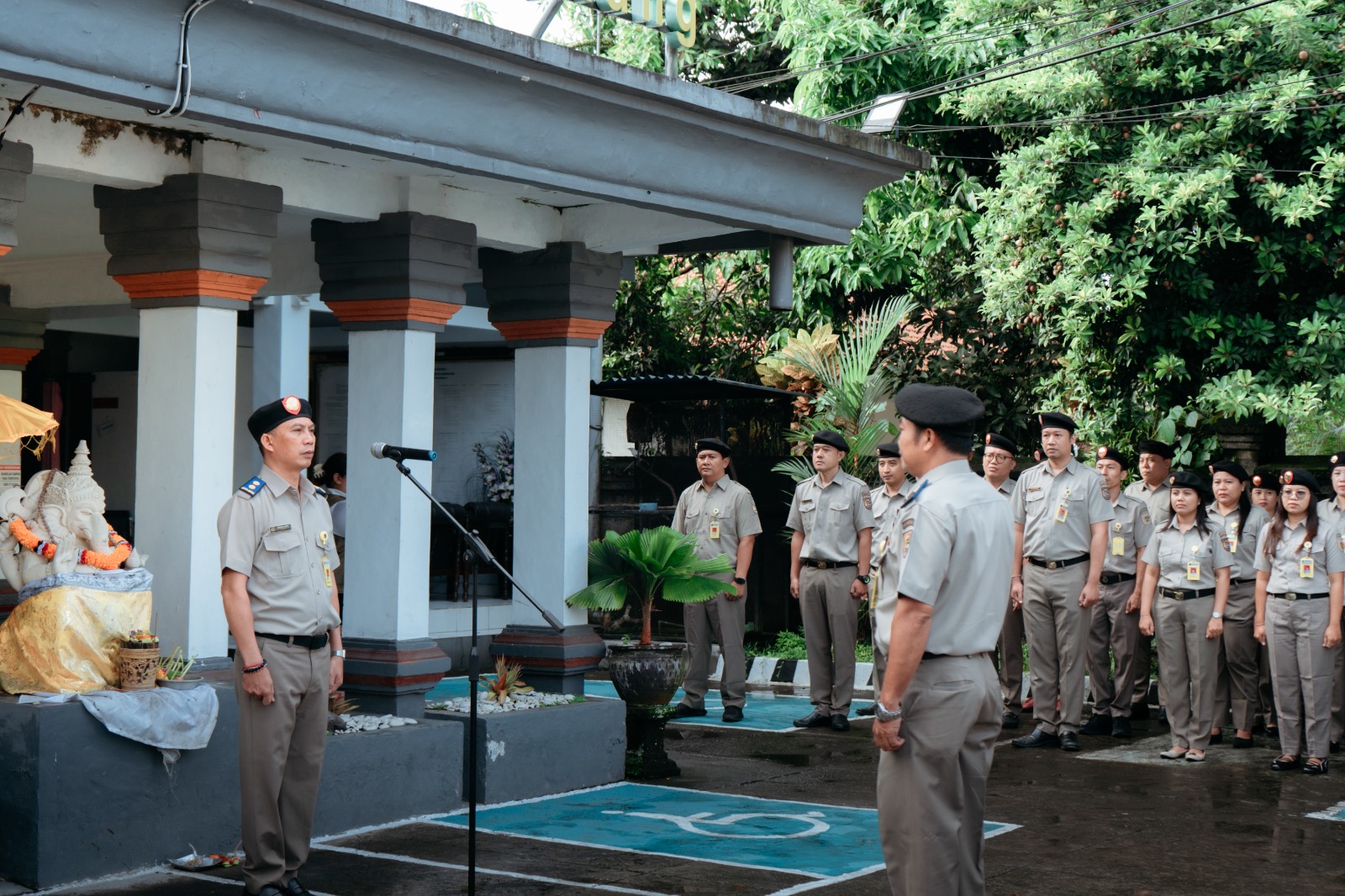 KLUNGKUNG, BALINEWS.ID  – Dalam upaya memperkuat pembangunan Zona Integritas (ZI) dan meningkatkan disiplin kerja aparatur, Kantor Pertanahan Kabupaten Klungku…