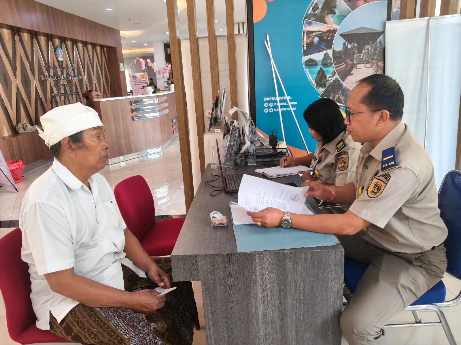 KLUNGKUNG, BALINEWS.ID – Kantor Pertanahan Kabupaten Klungkung kembali menunjukkan komitmennya dalam meningkatkan kualitas pelayanan publik dengan menghadirkan…