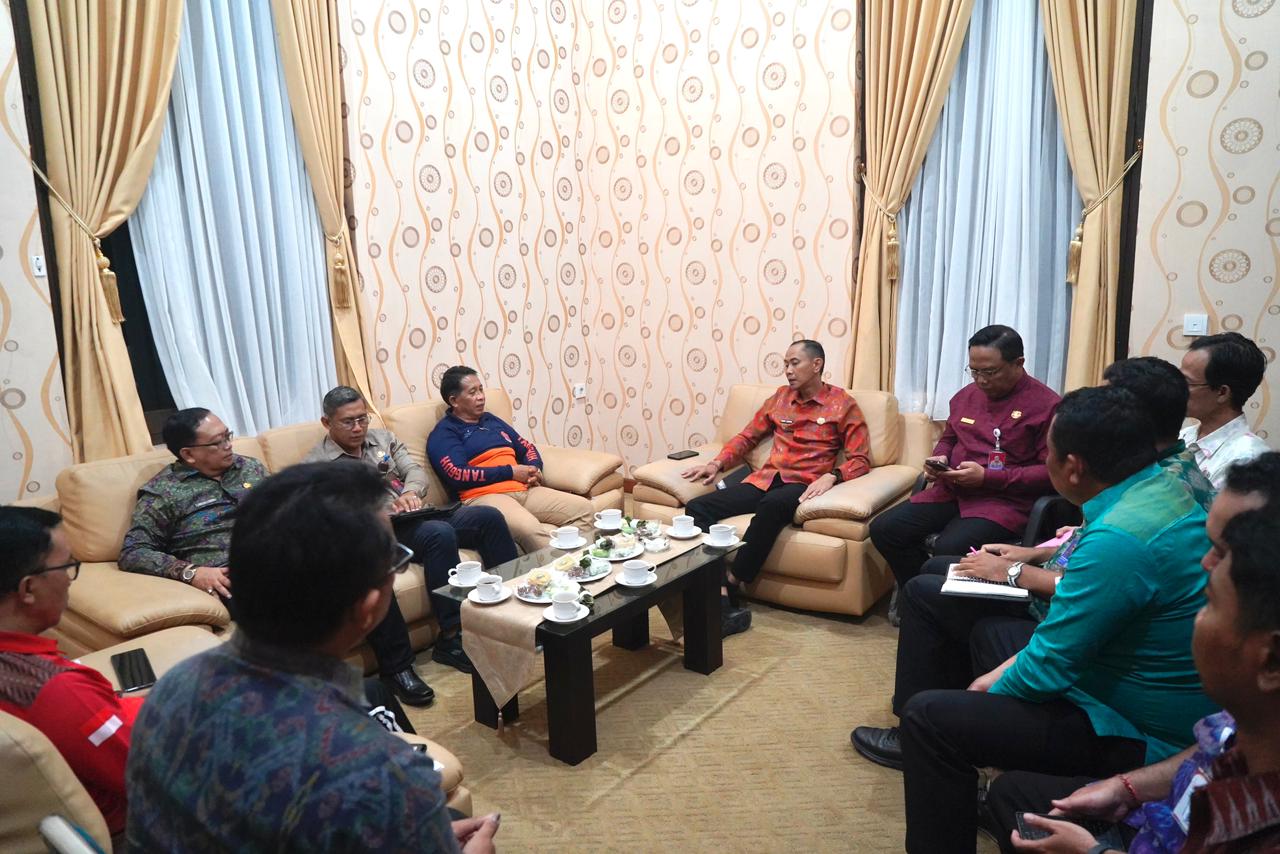 KLUNGKUNG, BALINEWS.ID  – Pemerintah Kabupaten Klungkung bergerak cepat menangani dampak abrasi di kawasan pesisir Pantai Monggalan dengan mempercepat program …