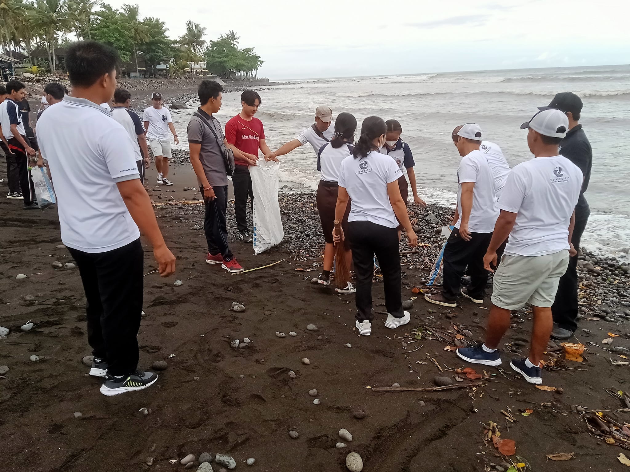 JEMBRANA, BALINEWS.ID - Saat berbicara tentang pantai di Bali, sebagian besar wisatawan biasanya langsung teringat pada Kuta, Sanur, atau Canggu. Padahal, di u…
