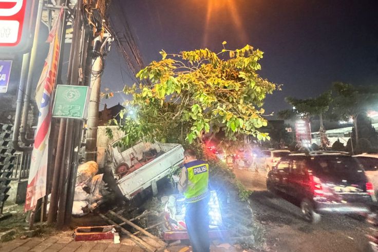 DENPASAR, BALINEWS.ID – Kecelakaan beruntun melibatkan truk tronton, mobil pick up, dan sepeda motor terjadi di Jalan Cokroaminoto, Denpasar Utara, Kamis (28/5…