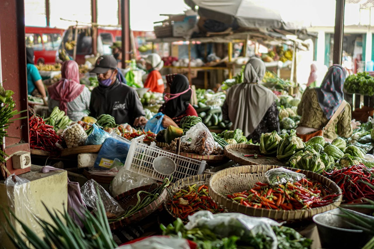 NASIONAL, BALINEWS.ID - Bank Indonesia memperkirakan harga bahan pokok dan sejumlah kebutuhan masyarakat berpotensi mengalami kenaikan dalam tiga hingga enam b…