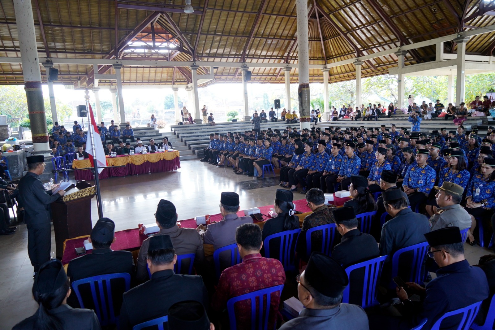 KLUNGKUNG, BALINEWS.ID – Sebanyak 175 aparatur sipil negara di lingkungan Pemerintah Kabupaten Klungkung resmi diangkat menjadi Pegawai Negeri Sipil (PNS) sete…
