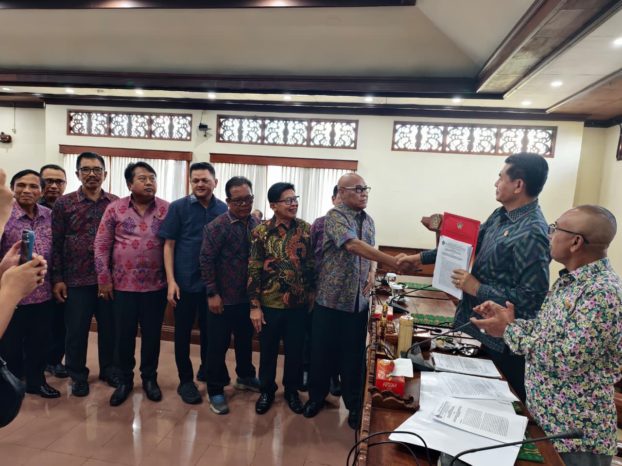 DENPASAR, BALINEWS.ID – Panitia Khusus Tata Ruang, Aset, dan Perizinan (Pansus TRAP) DPRD Provinsi Bali resmi menyerahkan rekomendasi hasil pengawasan terhadap…