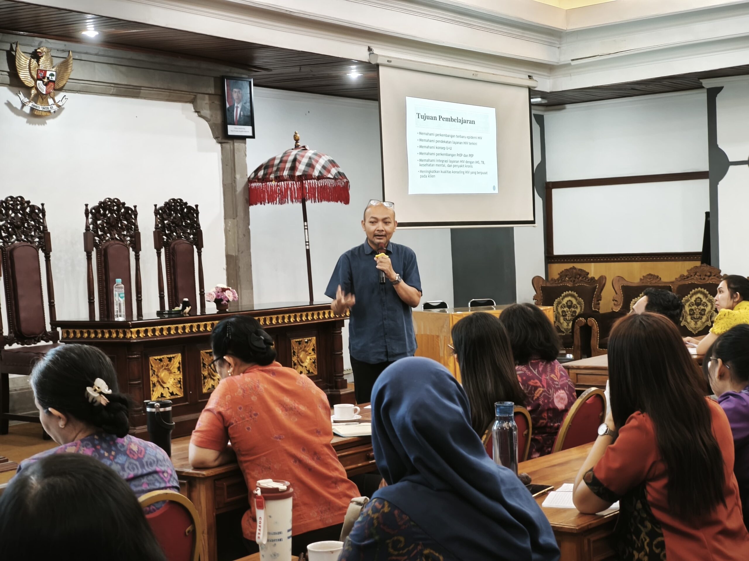 DENPASAR, BALINEWS.ID – Komisi Penanggulangan AIDS (KPA) Provinsi Bali memperkuat kapasitas konselor HIV sebagai bagian dari strategi percepatan pencapaian tar…