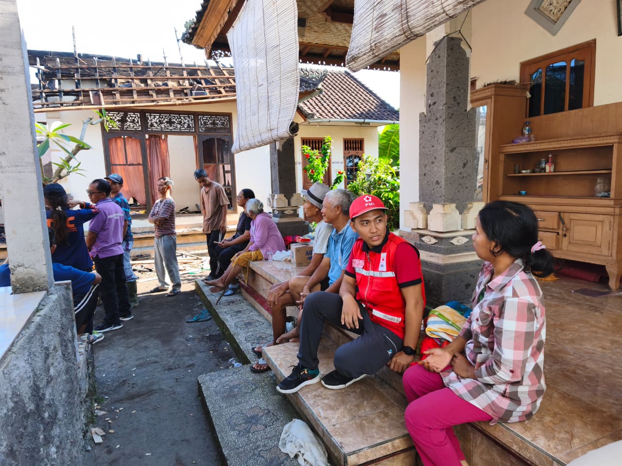 KLUNGKUNG, BALINEWS.ID – Palang Merah Indonesia (PMI) Kabupaten Klungkung bergerak cepat memberikan respons kemanusiaan pasca kebakaran yang menghanguskan ruma…