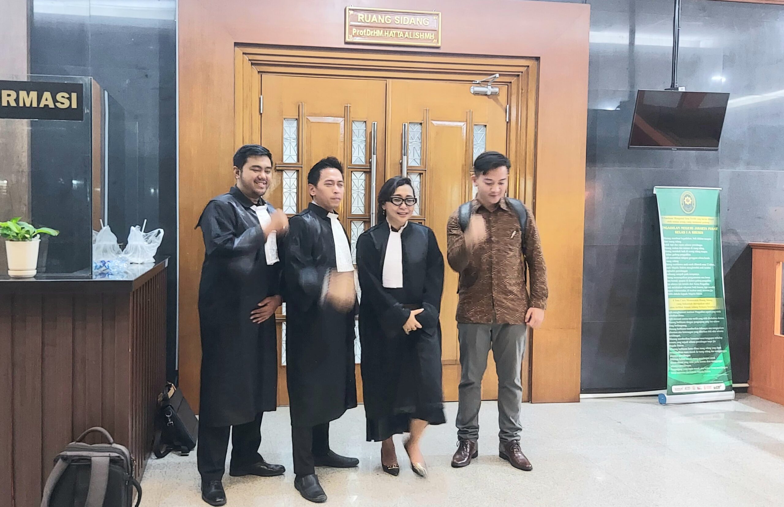 JAKARTA, BALINEWS.ID – Majelis Hakim Pengadilan Tindak Pidana Korupsi (Tipikor) pada Pengadilan Negeri Jakarta Pusat menolak putusan sela yang diajukan tim kua…