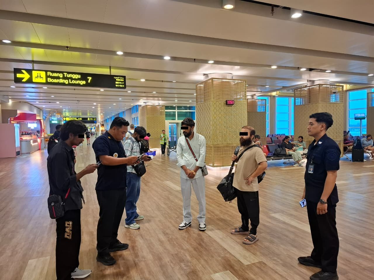 BADUNG, BALINEWS.ID – Rumah Detensi Imigrasi (Rudenim) Denpasar mendeportasi enam warga negara asing (WNA) dalam kurun waktu tiga hari akibat pelanggaran keimi…