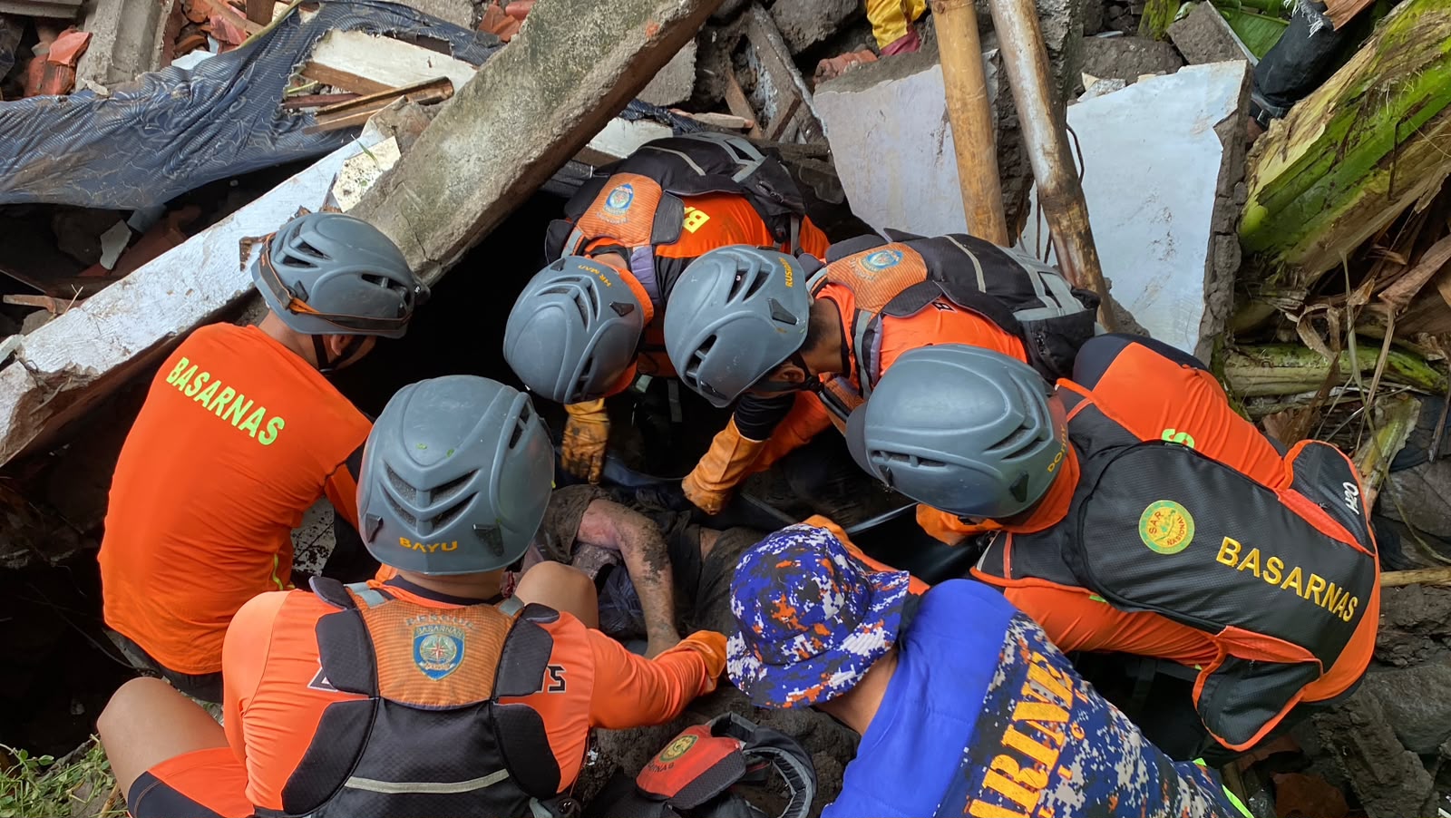 SINGARAJA, BALINEWS.ID – Operasi pencarian korban banjir di Desa Baktiseraga, Kecamatan Buleleng, akhirnya membuahkan hasil. Ricardo Razaq Alghivieri (20), mah…