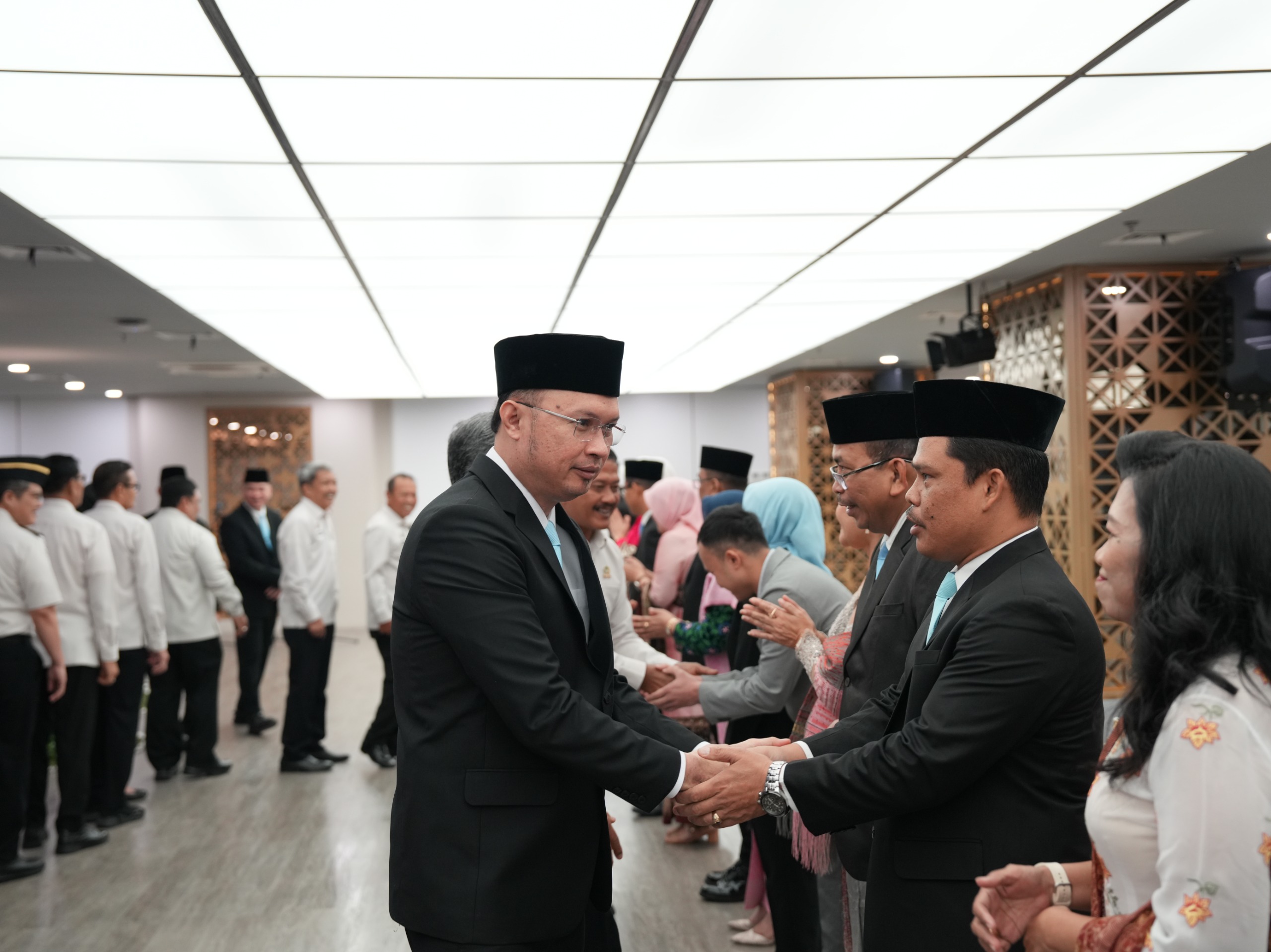 JAKARTA, BALINEWS.ID – Direktorat Jenderal Imigrasi melakukan penyegaran kepemimpinan di sejumlah wilayah melalui pelantikan dan pengambilan sumpah jabatan 13 …
