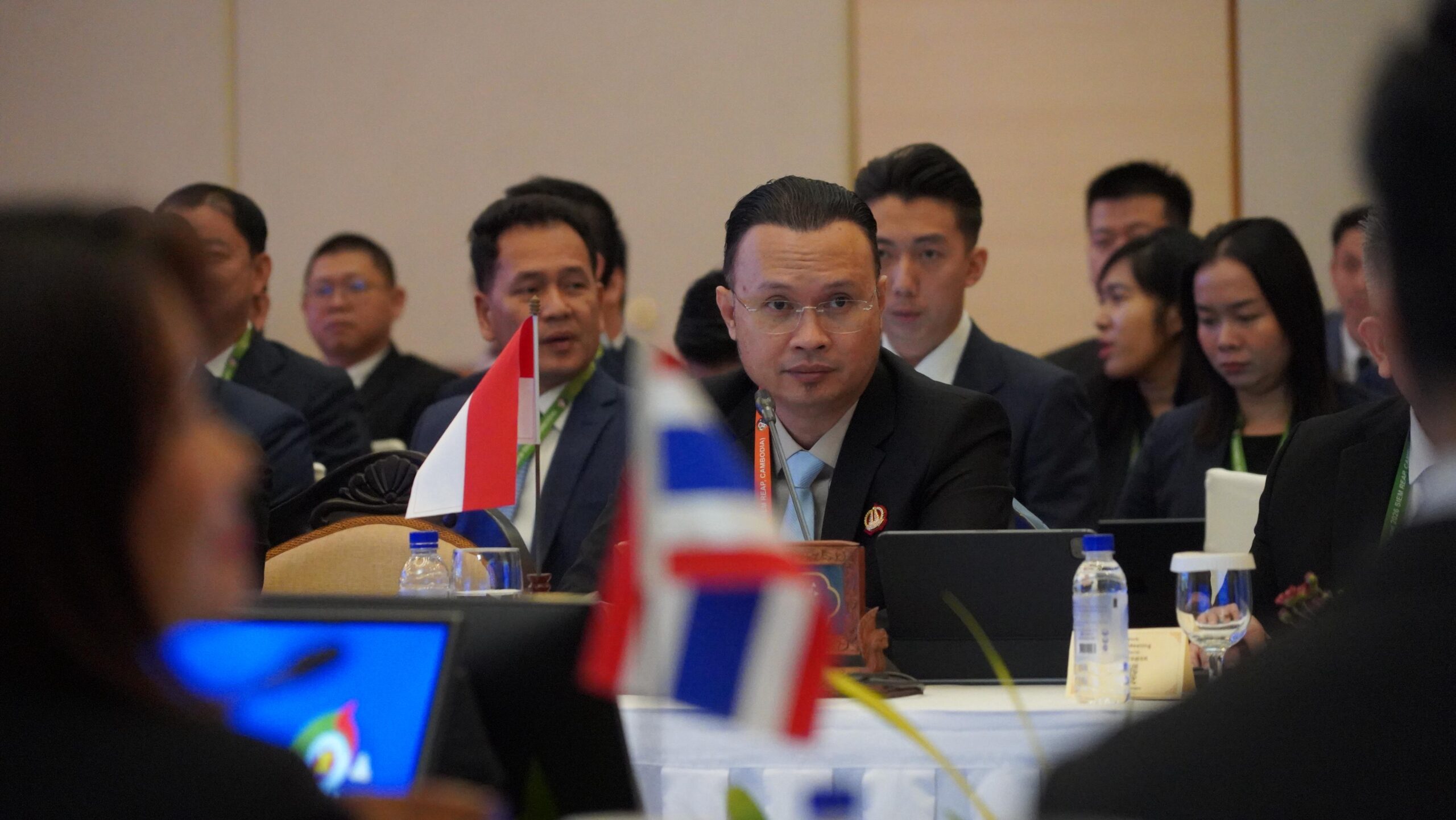 SIEM REAP, KAMBOJA, BALINEWS.ID – Direktur Jenderal Imigrasi, Hendarsam Marantoko, memaparkan tiga pilar strategi nasional keimigrasian Indonesia dalam forum "…