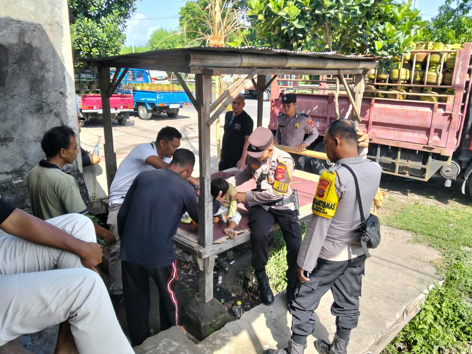 KLUNGKUNG, BALINEWS.ID – Kesigapan aparat kepolisian dan kepedulian masyarakat berhasil menyelamatkan seorang balita yang ditemukan berkeliaran seorang diri di…