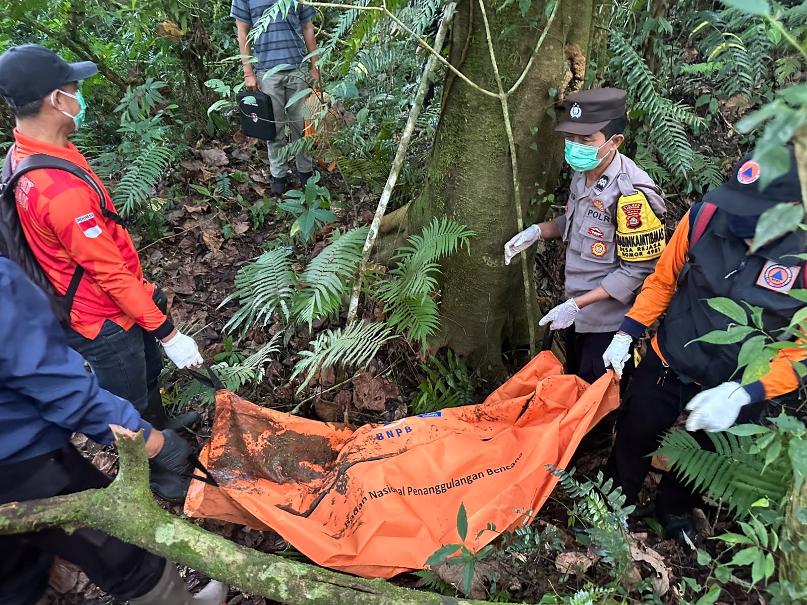 TABANAN, BALINEWS.ID –  Sesosok mayat tanpa identitas (Mr. X) ditemukan dalam kondisi telah membusuk di kawasan Hutan Sanghyang, tepatnya di Banjar Dinas Gunun…