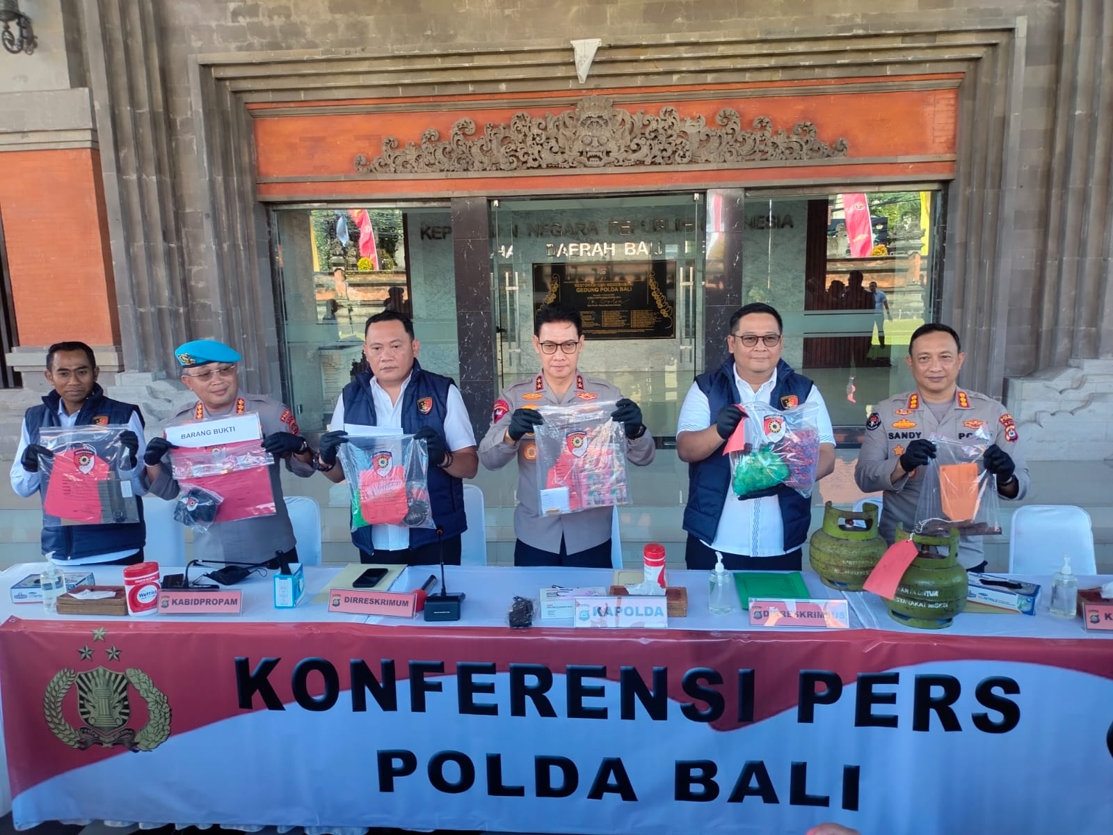 DENPASAR, BALINEWS.ID – Polda Bali melalui Direktorat Reserse Kriminal Umum (Ditreskrimum) bersama Satreskrim Polres jajaran berhasil mengungkap 80 kasus tinda…