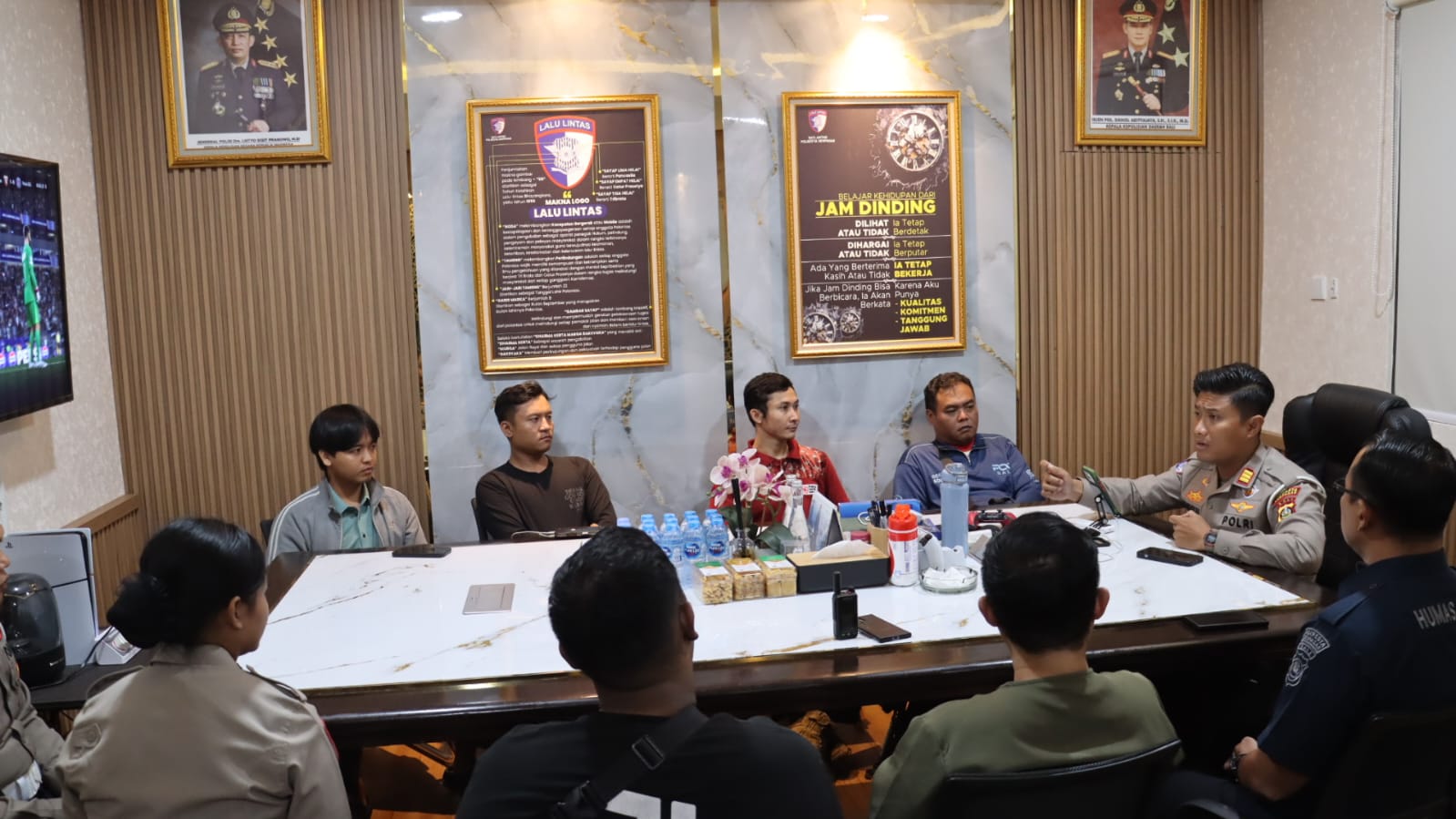 DENPASAR, BALINEWS.ID – Satuan Lalu Lintas Polresta Denpasar menegaskan bahwa tidak ada anggota kepolisian yang meminta ataupun memungut biaya kepada korban ke…
