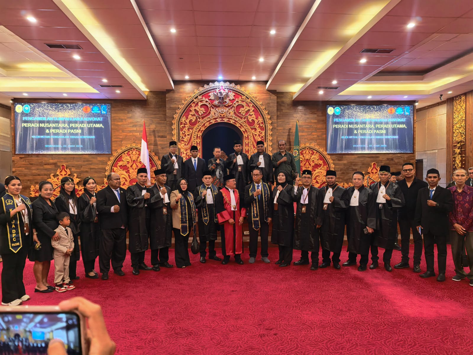 DENPASAR, BALINEWS.ID – Dewan Pimpinan Daerah (DPD) PERADI PASNI kembali memperkuat barisan penegak hukum di Bali dengan melahirkan 13 advokat baru yang resmi …