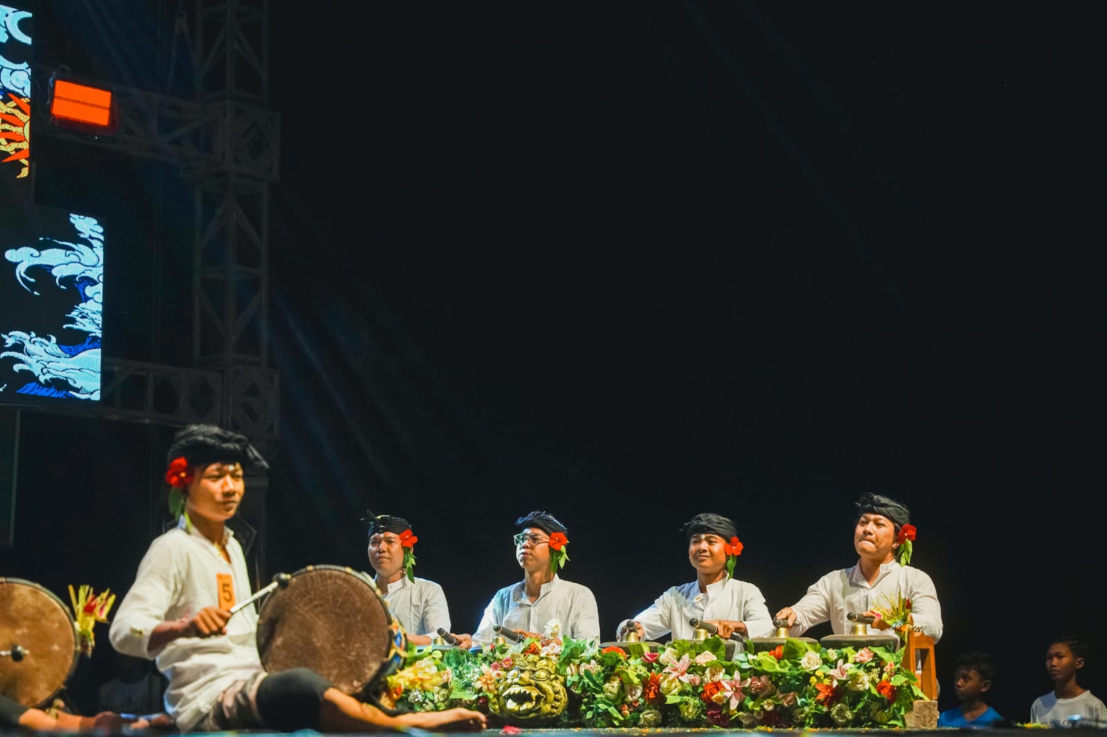 NUSA PENIDA, BALINEWS.ID – Setelah sukses digelar dalam dua edisi sebelumnya, Surya Metu Festival Vol. III kembali hadir pada tahun 2026 dengan konsep yang leb…