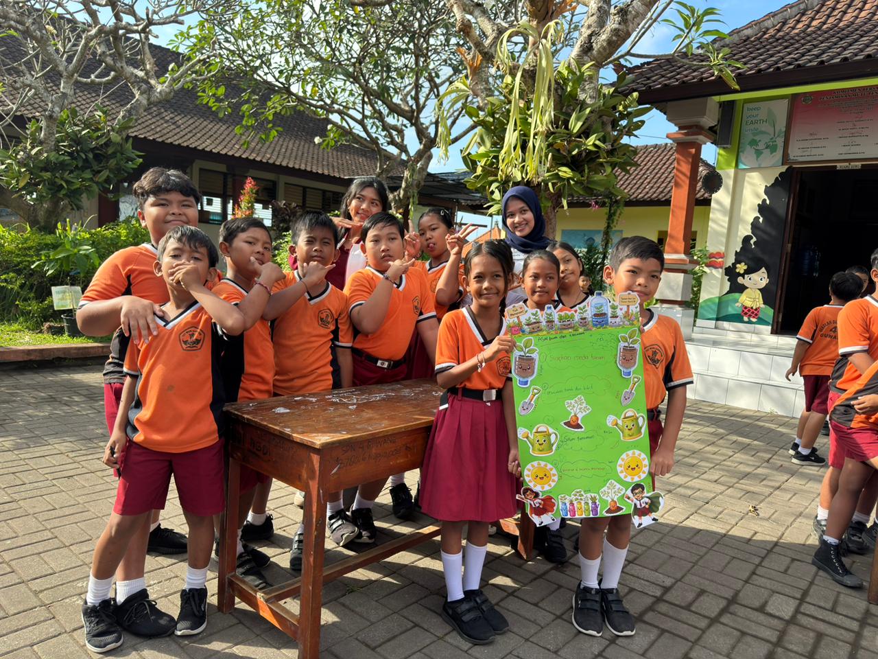 GIANYAR, BALINEWS.ID – Edukasi lingkungan dan pola hidup sehat sejak usia dini menjadi fokus utama Program GENCAR (Gerakan Menanam Cerdas Aksi Regenerasi) yang…