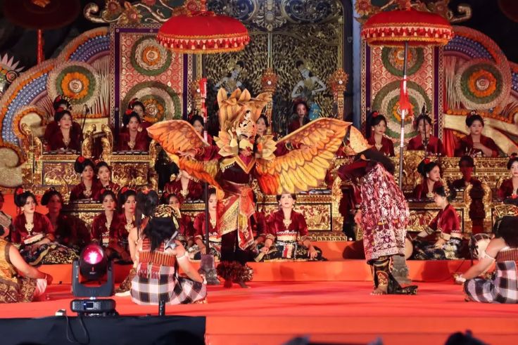 TABANAN, BALINEWS.ID – Pembukaan Pesta Kesenian Bali (PKB) XLVIII Kabupaten Tabanan Tahun 2026 berlangsung meriah dengan dihadiri ribuan masyarakat yang memada…