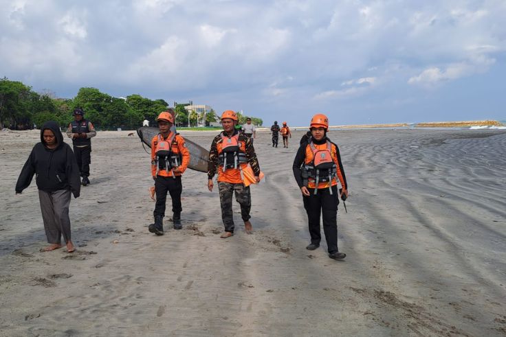 BADUNG, BALINEWS.ID – Dua bocah dilaporkan hilang setelah terseret arus saat bermain di kawasan Pantai Kuta, Kabupaten Badung, Minggu (7/6/2026) petang. Hingga…