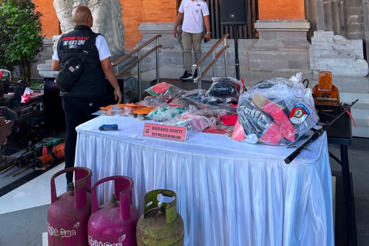 DENPASAR, BALINEWS.ID – Direktorat Reserse Kriminal Khusus (Ditreskrimsus) Polda Bali bersama jajaran Polres berhasil mengungkap delapan kasus penyalahgunaan b…