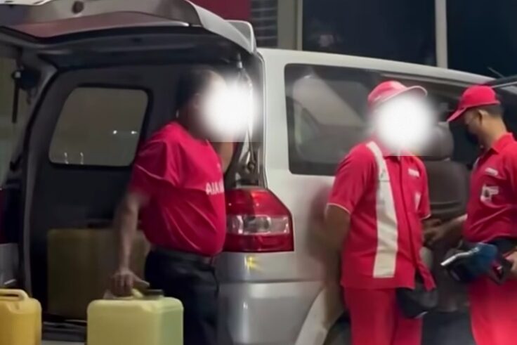 BADUNG, BALINEWS.ID - Sebuah unggahan di media sosial yang memperlihatkan pengisian BBM jenis Pertamax ke puluhan jerigen di sebuah SPBU di kawasan Taman Griya…
