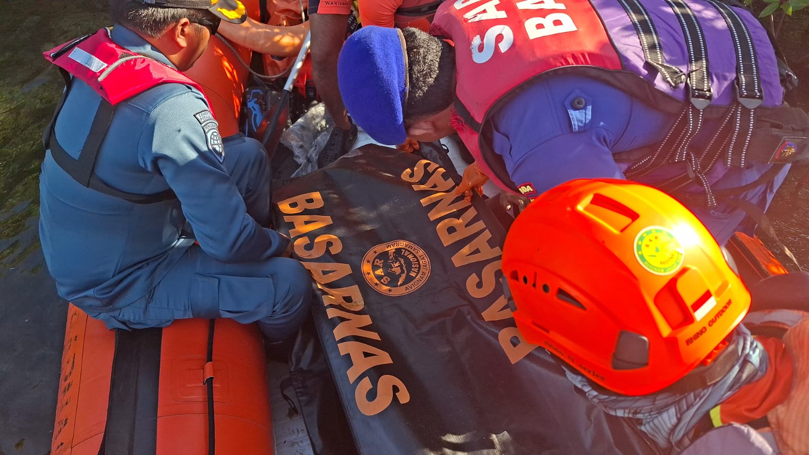BULELENG, BALINEWS.ID – Tim SAR gabungan berhasil menemukan Rafles Tafa Kusuma (17), anak buah kapal (ABK) Kapal Turmalin 384310 yang dilaporkan hilang setelah…