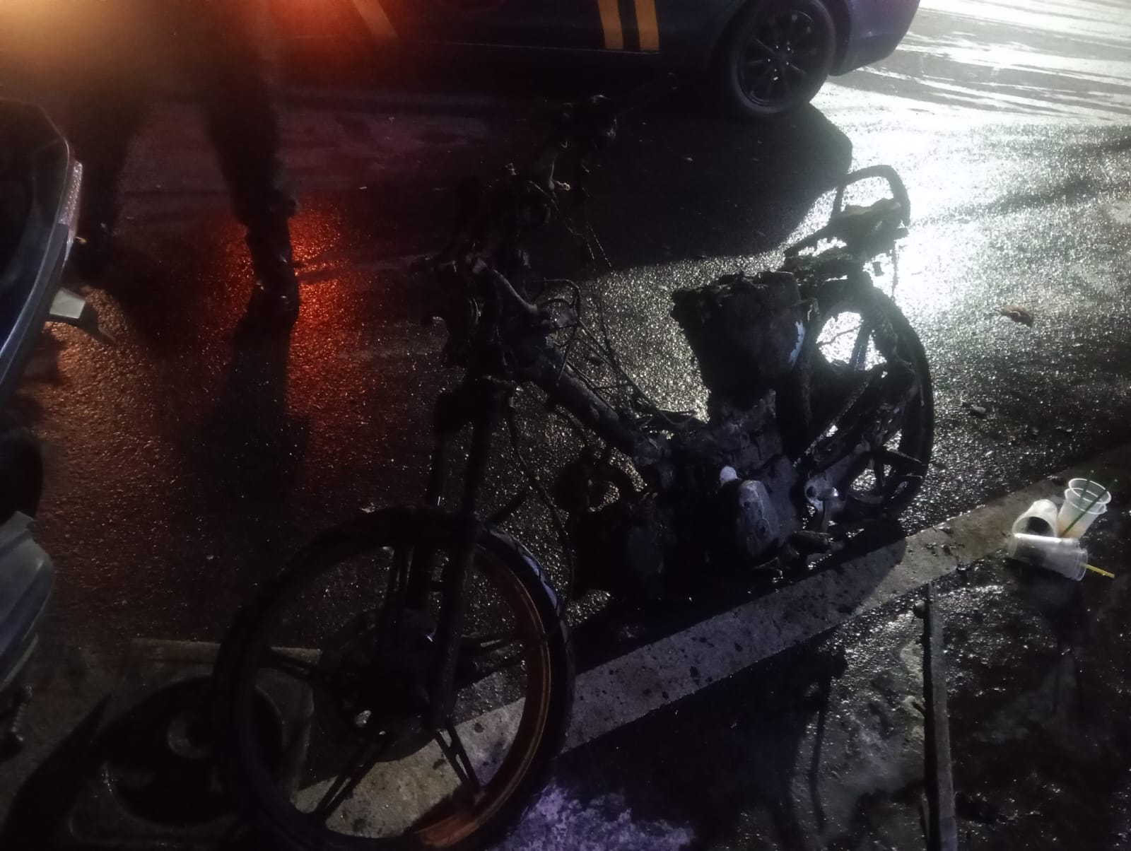 BADUNG, BALINEWS.ID – Sebuah sepeda motor yang digunakan untuk berjualan bakso mendadak terbakar di Jalan Raya Kampus Unud, Jimbaran, Kamis (2/7/2026) sekitar …