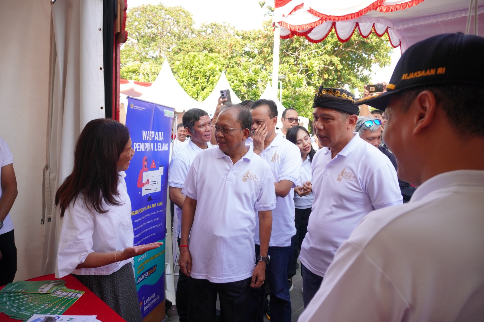 BADUNG, BALINEWS.ID – Kejaksaan Tinggi (Kejati) Bali menggelar Bazaar Pelayanan Publik 2026 di areal parkir Gedung Tsunami Center, Pasar Seni Kuta, Kabupaten B…