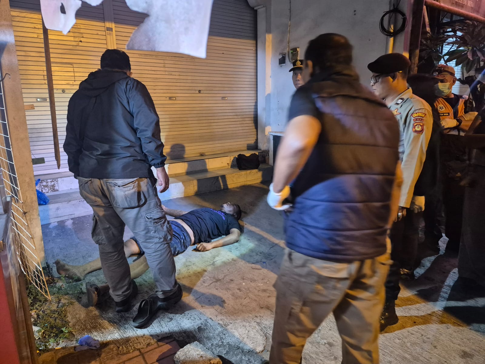 DENPASAR, BALINEWS.ID – Seorang pria berinisial Novi Arianto (44), warga asal Tulungagung, ditemukan meninggal dunia di pinggir Jalan Letda Reta, tepatnya di d…