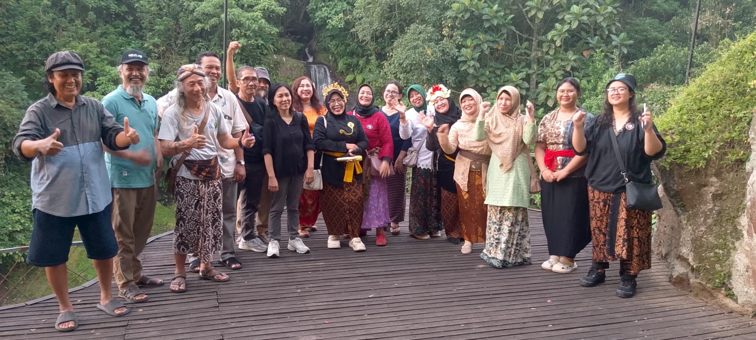 GIANYAR, BALINEWS.ID – Persatuan Wanita Jawa Timur (PERWAJATI) menorehkan tonggak baru dalam perjalanan seni rupa Indonesia dengan menggelar pameran kolektif k…