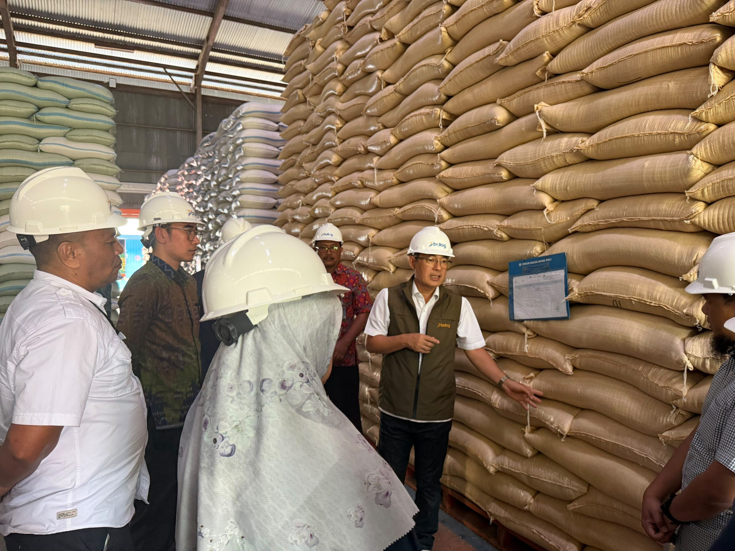 BADUNG, BALINEWS.ID – Perum BULOG memastikan kesiapan stok Cadangan Beras Pemerintah (CBP) untuk mendukung penyaluran Bantuan Pangan alokasi Juli 2026 di Provi…