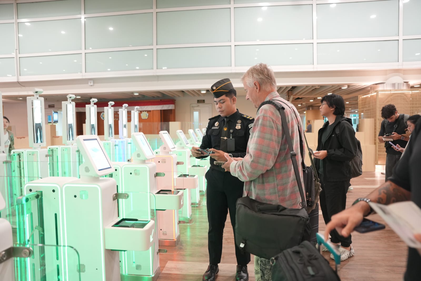 JAKARTA, BALINEWS.ID – Direktorat Jenderal Imigrasi mencatat kenaikan Penerimaan Negara Bukan Pajak (PNBP) dari sektor visa sebesar 6,42 persen pada Semester I…