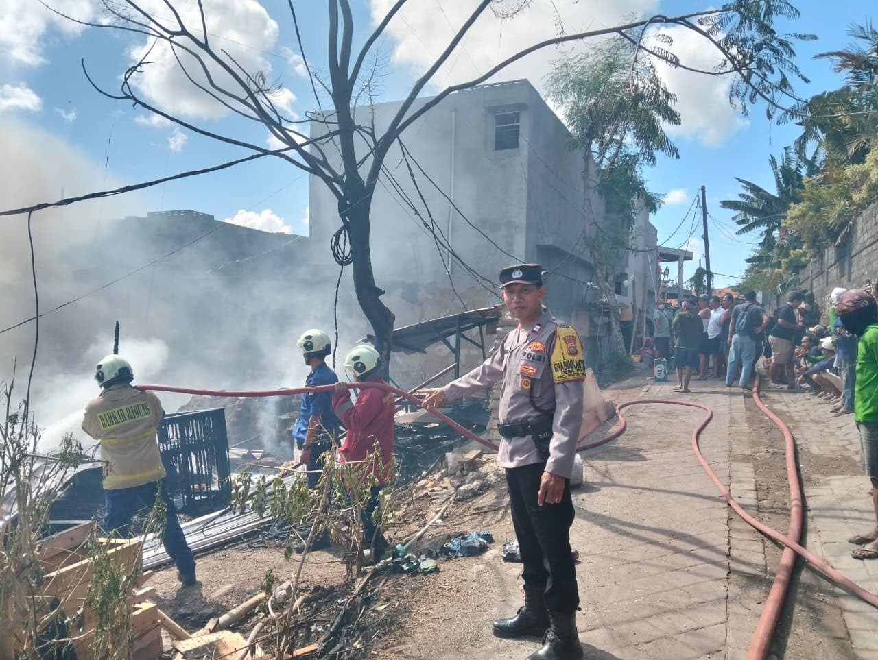 BADUNG, BALINEWS.ID – Sebuah bangunan semi permanen yang difungsikan sebagai bedeng proyek di Jalan Pantai Suluban, Desa Pecatu, Kecamatan Kuta Selatan, Kabupa…