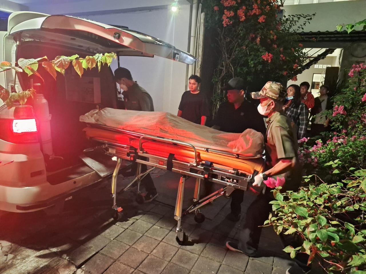 BADUNG, BALINEWS.ID – Seorang teknisi panggilan bernama Samuel Sitompul (46) meninggal dunia setelah diduga tersengat arus listrik saat mengerjakan penggantian…