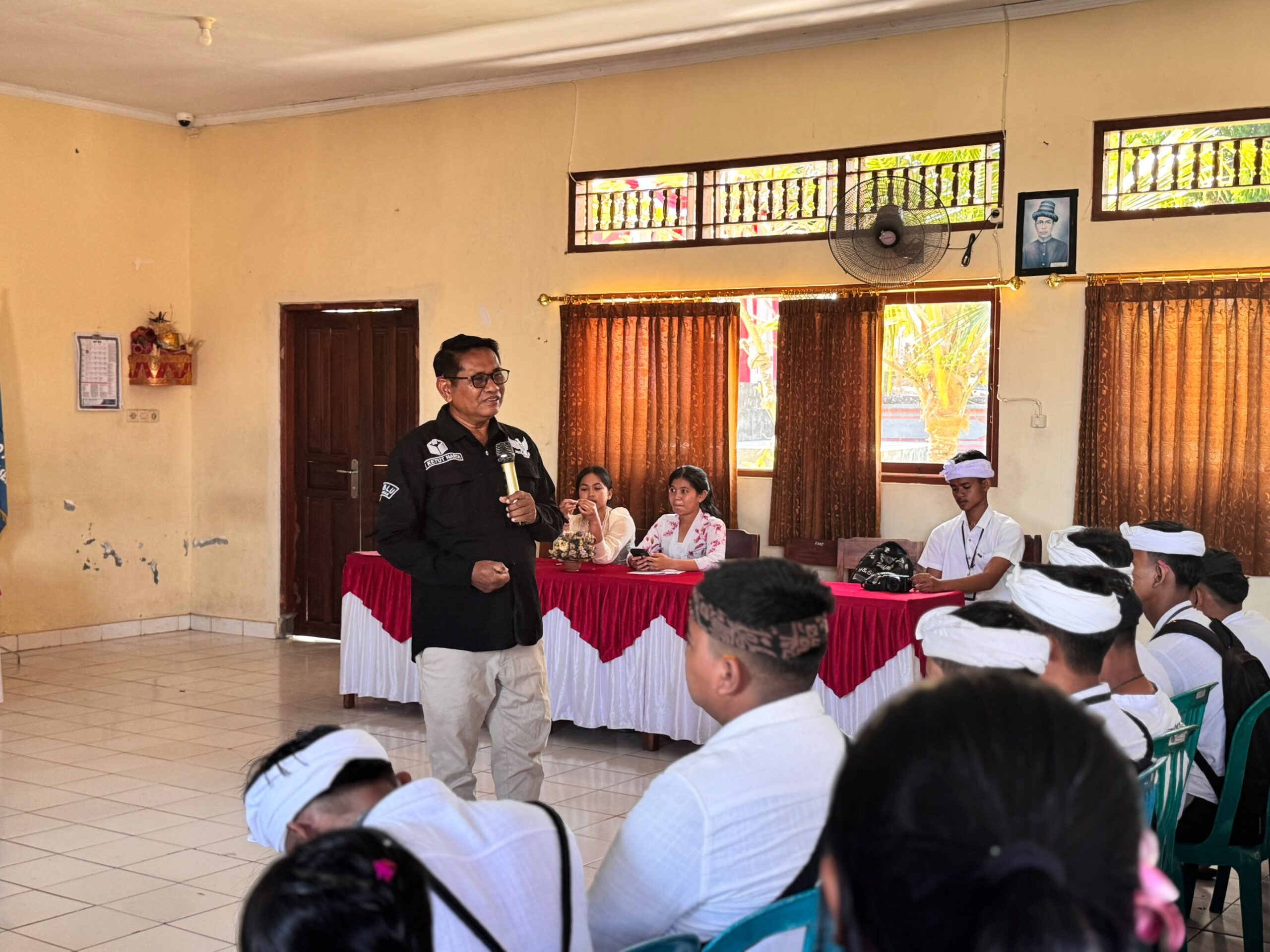 TABANAN, BALINEWS.ID – Badan Pengawas Pemilu (Bawaslu) Kabupaten Tabanan memanfaatkan kegiatan Masa Pengenalan Lingkungan Sekolah (MPLS) untuk memberikan pendi…