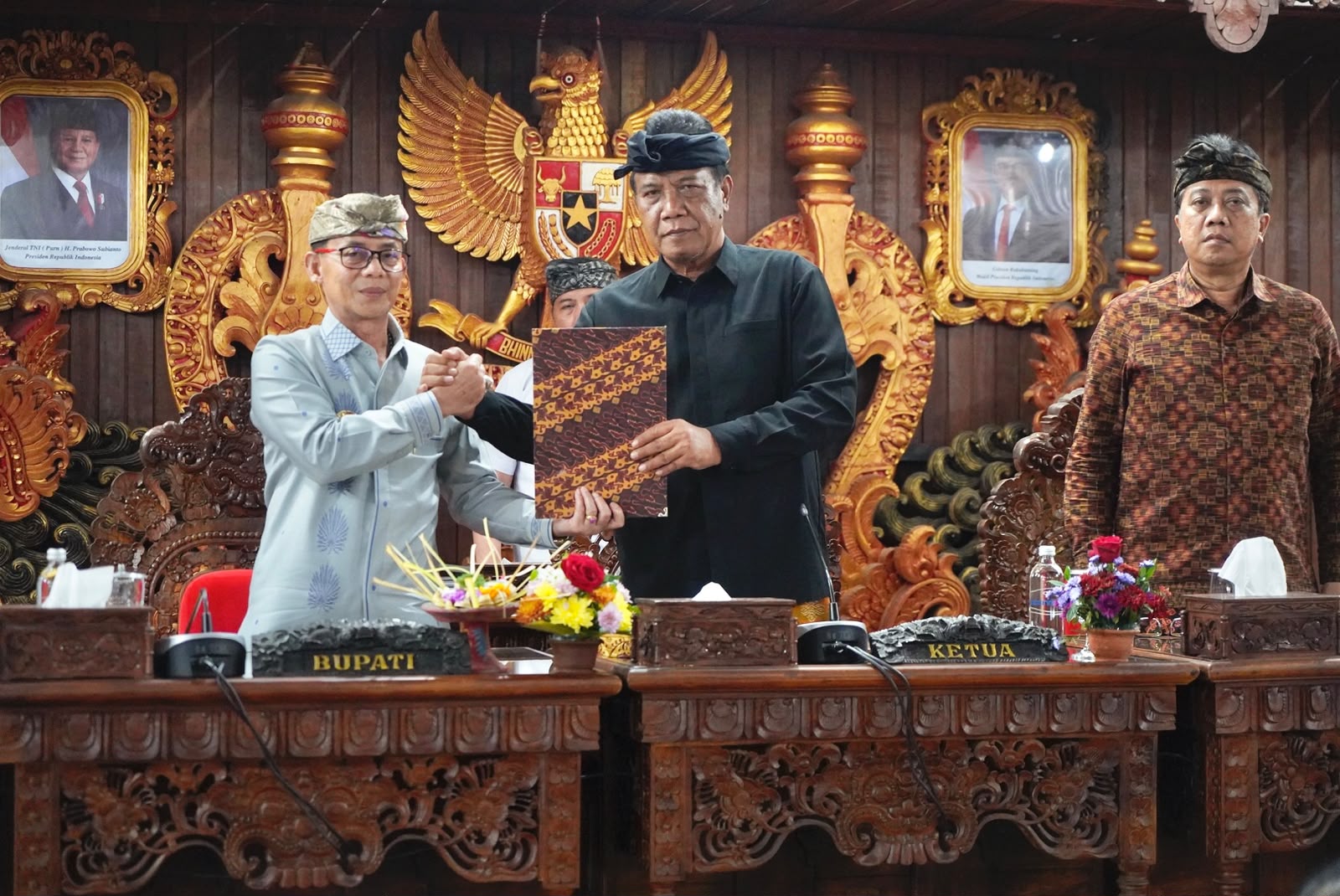SEMARAPURA, BALINEWS.ID – DPRD Kabupaten Klungkung bersama Pemerintah Kabupaten Klungkung menyepakati Rancangan Peraturan Daerah (Ranperda) tentang Pertanggung…