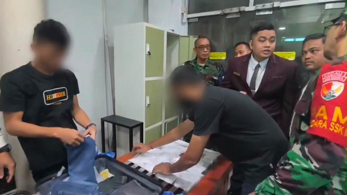 PEKANBARU, BALINEWS.ID – Direktorat Reserse Narkoba (Ditresnarkoba) Polda Riau bersama Aviation Security (Avsec) Bandara Sultan Syarif Kasim (SSK) II Pekanbaru…