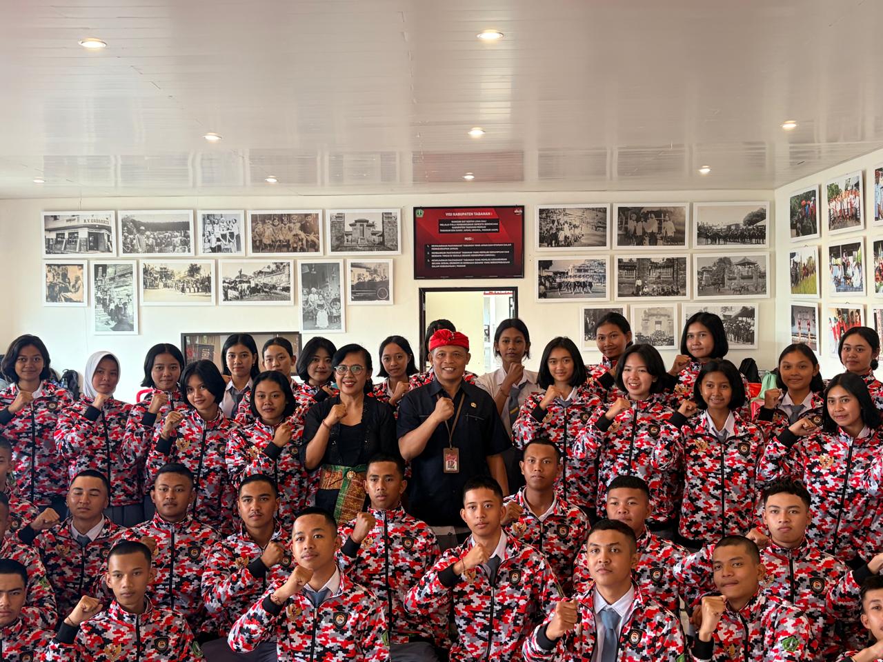 TABANAN, BALINEWS.ID – Badan Pengawas Pemilihan Umum (Bawaslu) Kabupaten Tabanan menanamkan nilai-nilai demokrasi, wawasan kebangsaan, dan integritas kepada 55…