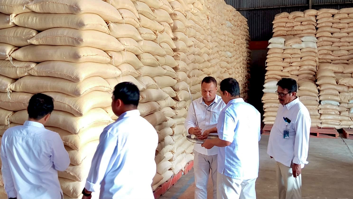 DENPASAR, BALINEWS.ID – Perum BULOG Kantor Wilayah Bali memperkuat Cadangan Beras Pemerintah (CBP) dengan mengoptimalkan penyerapan gabah dan beras hasil produ…