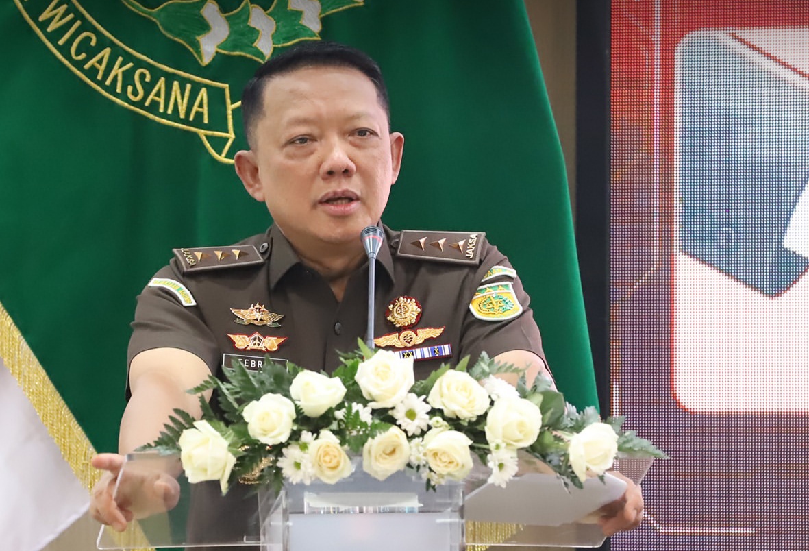 NASIONAL, BALINEWS.ID - Kejaksaan Agung (Kejagung) mengoreksi pernyataan sebelumnya mengenai status hukum mantan Jaksa Agung Muda Tindak Pidana Khusus (Jampids…