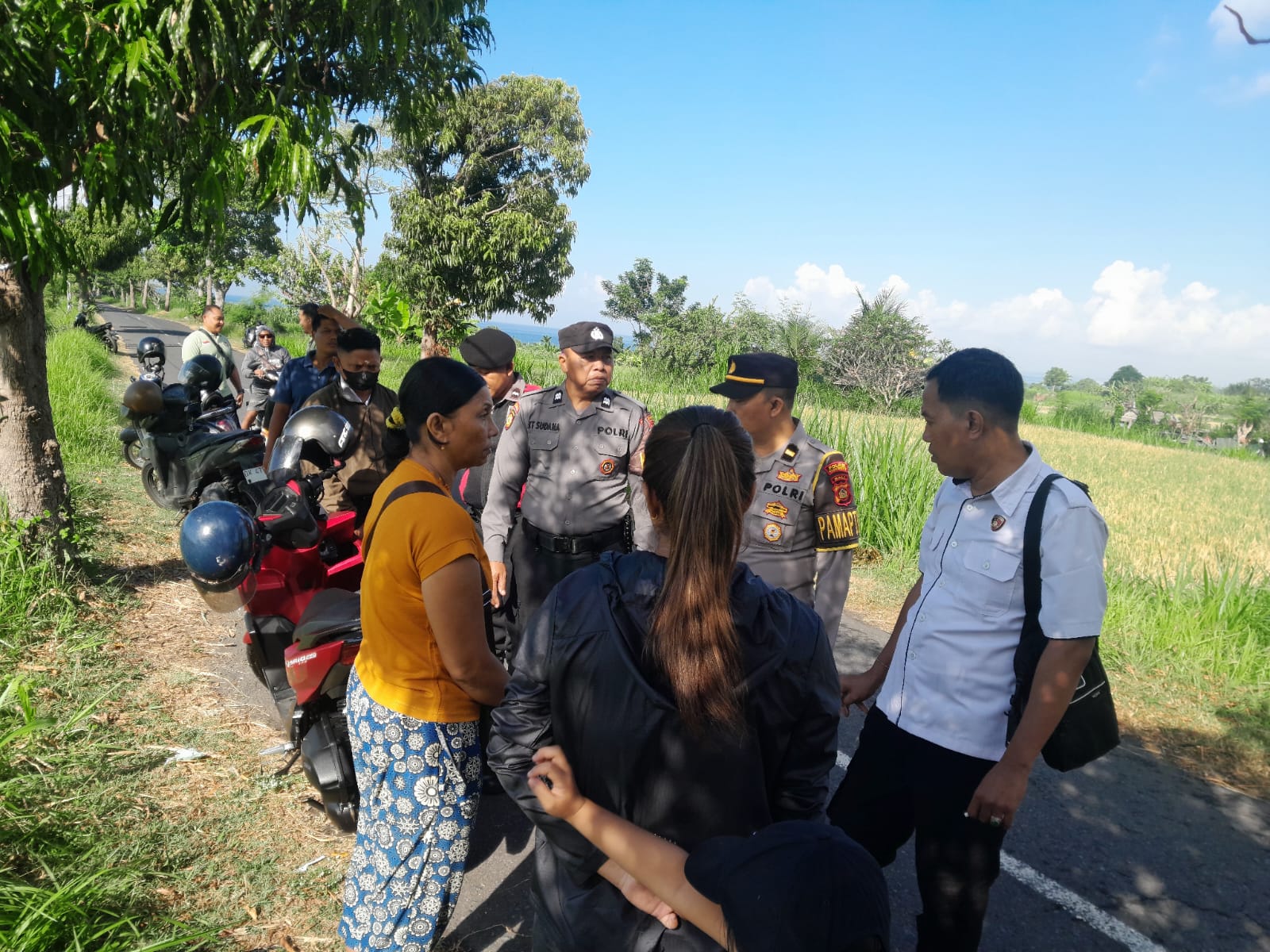 SEMARAPURA, BALINEWS.ID– Aksi pencurian kembali terjadi di wilayah Kabupaten Klungkung. Kali ini, seorang perempuan kehilangan tas berisi perhiasan emas, uang …
