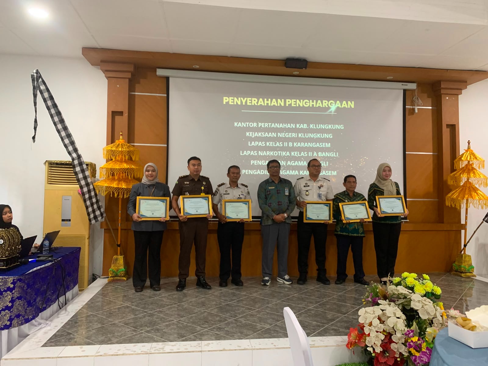 KLUNGKUNG, BALINEWS.ID – Kantor Pertanahan Kabupaten Klungkung kembali mencatatkan prestasi di bidang pengelolaan keuangan negara. Satuan kerja di bawah Kement…